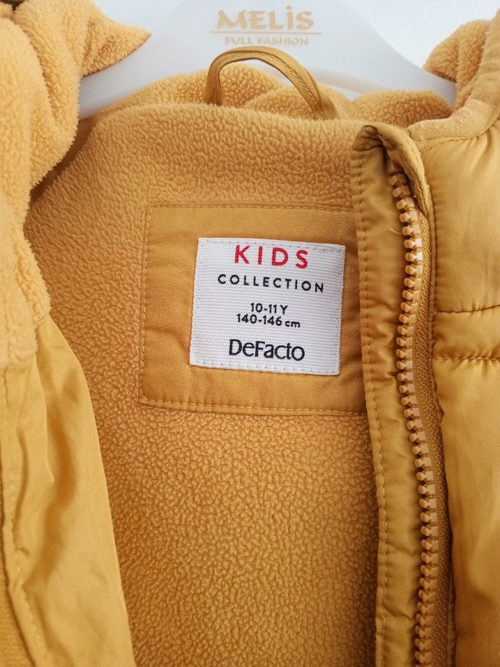 Sarı Düğmeli Kız Çocuk Montu - Görsel 3