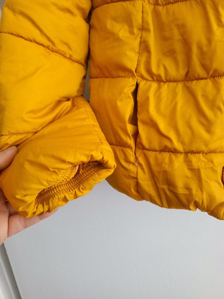 Sarı Düğmeli Kız Çocuk Montu - Görsel 4