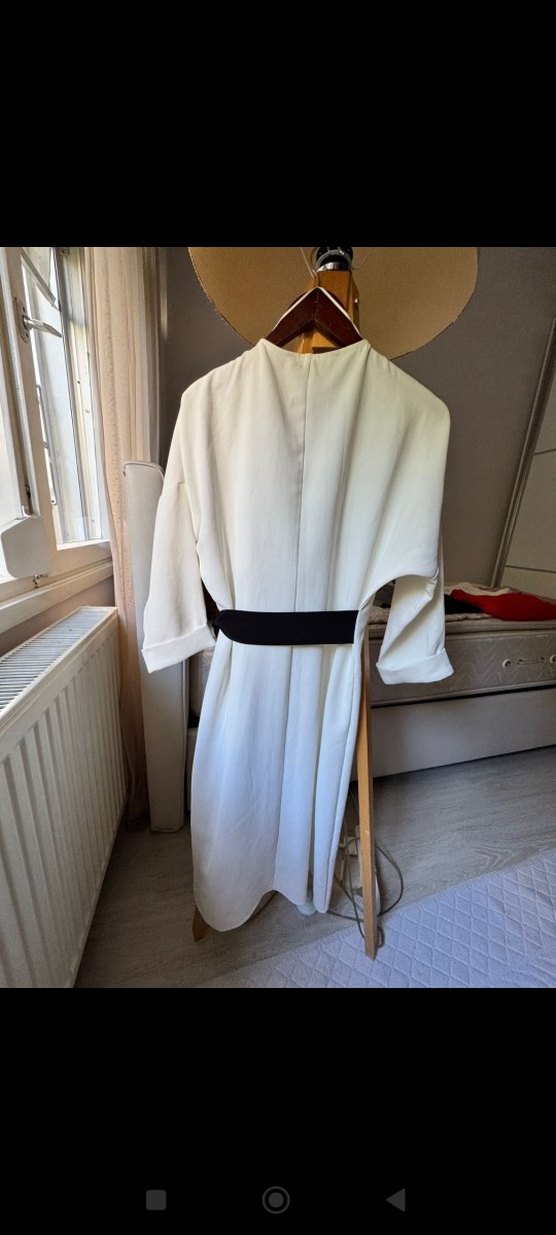 Zara Beyaz Düğmeli Uzun Elbise - Görsel 3
