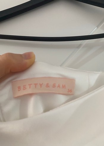 s Beden beyaz Renk Betty & Sam Beyaz Uzun Askılı Saten Gelinlik