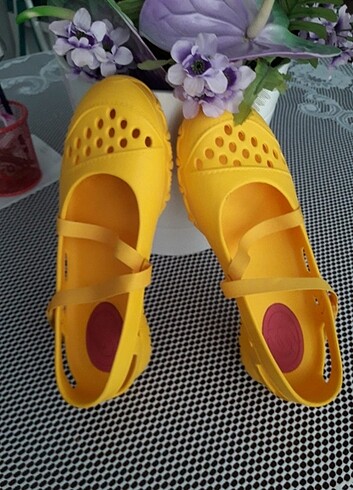 37 Beden sarı Renk Skechers sandalet 