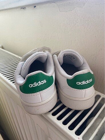 Adidas Orjinal Adidas ayakkabı hiçbir deformesi yok