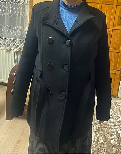 Tuğba Ergül kalın kaban