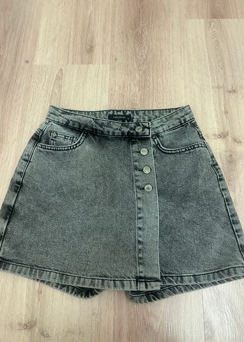 34 Beden Gri Düğmeli Mini Denim Şort