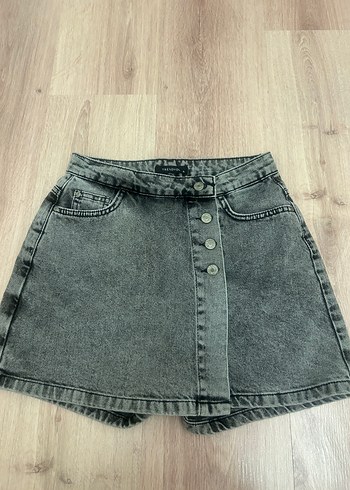 Gri Düğmeli Mini Denim Şort