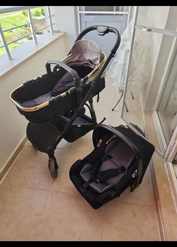 Siyah Bebek Arabası ve Taşıma Koltuğu