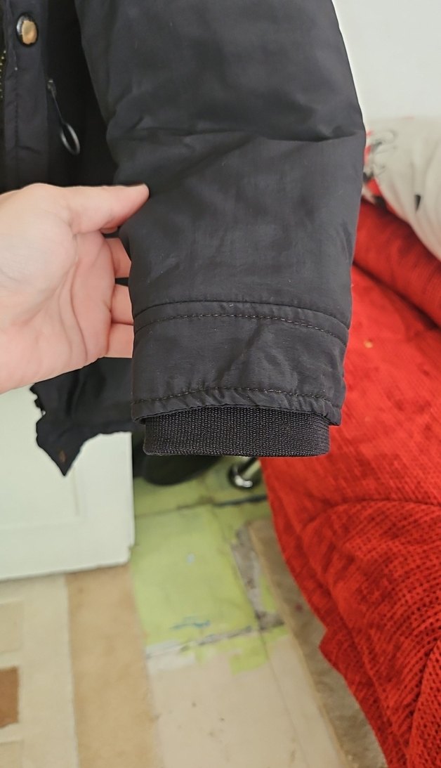 Erkek Çocuk Siyah Kapüşonlu Kışlık Mont - Görsel 4