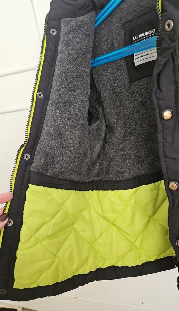 Erkek Çocuk Siyah Kapüşonlu Kışlık Mont - Görsel 2