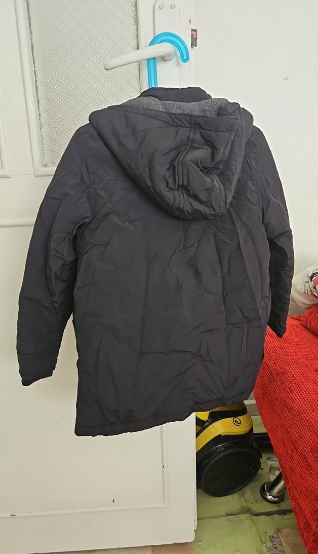 Erkek Çocuk Siyah Kapüşonlu Kışlık Mont - Görsel 3