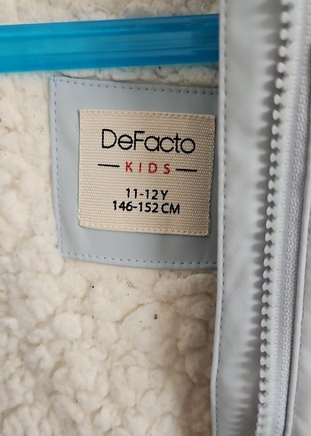 Mavi Kapüşonlu Düğmeli Kız Çocuk Yağmurluk - Görsel 4