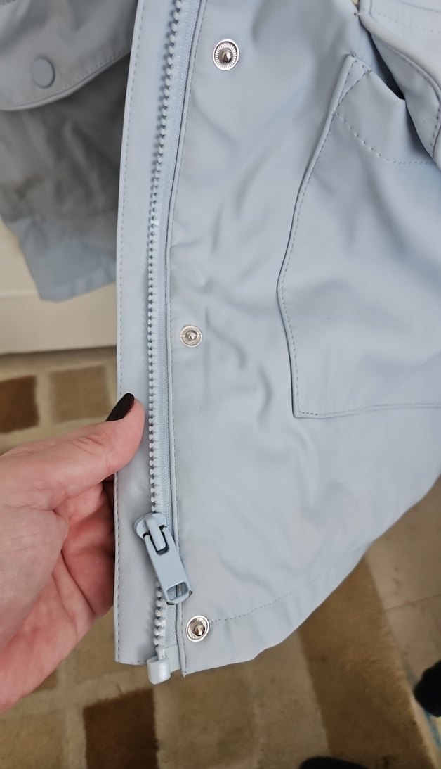 Mavi Kapüşonlu Düğmeli Kız Çocuk Yağmurluk - Görsel 3