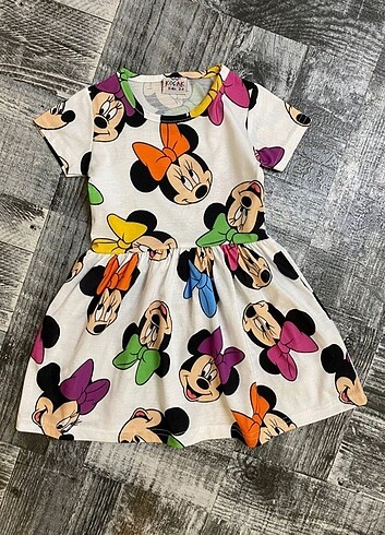 7 Yaş Beden Mickey ve Elsa elbise adet fiyatı 125tl