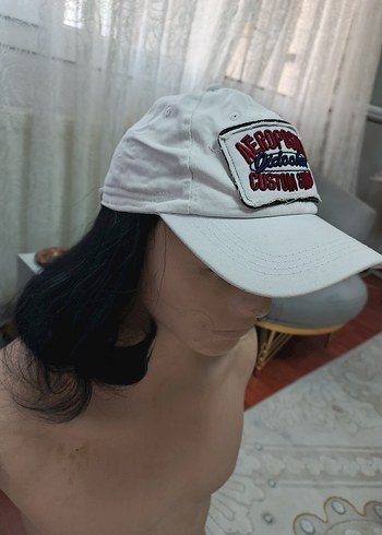 siyah saç şapkalı peruk