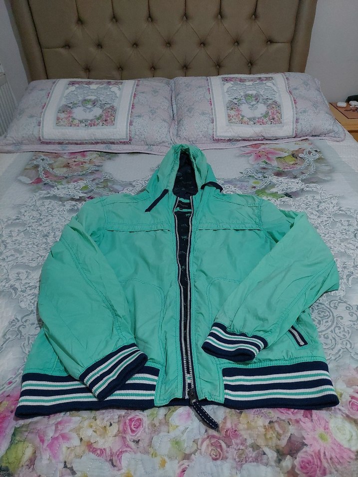 Erkek Yeşil Kapüşonlu Rüzgarlık - Görsel 2