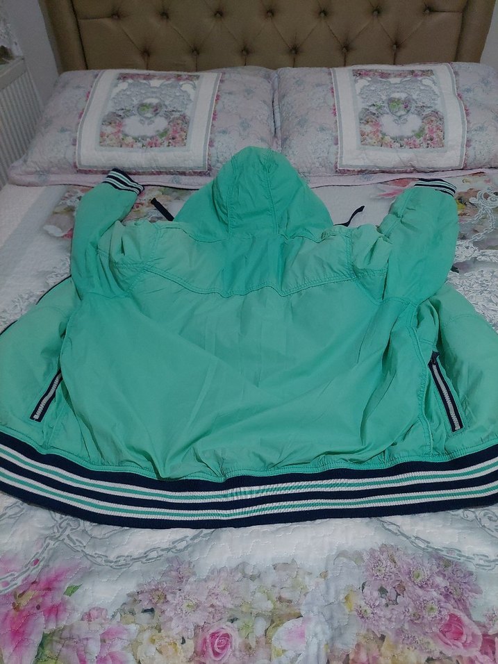 Erkek Yeşil Kapüşonlu Rüzgarlık - Görsel 4