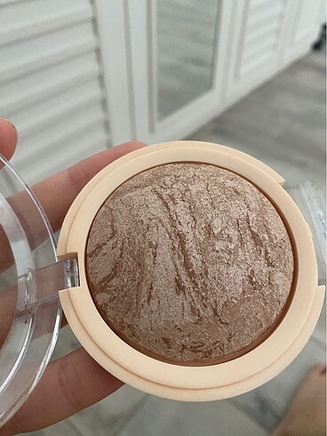 Revolution bronzer