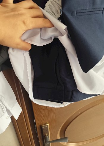 Düğmeli Lacivert Yelek ve Beyaz Gömlek Takımı - Görsel 5