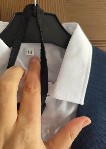 Düğmeli Lacivert Yelek ve Beyaz Gömlek Takımı - Görsel 2