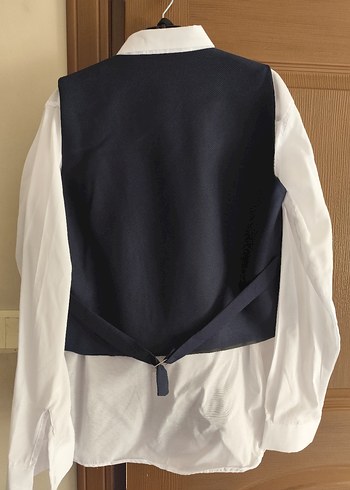 Düğmeli Lacivert Yelek ve Beyaz Gömlek Takımı - Görsel 4