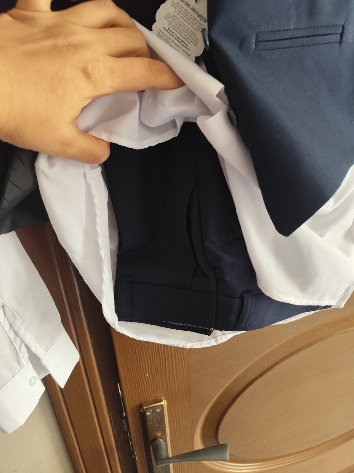 Düğmeli Lacivert Yelek ve Beyaz Gömlek Takımı - Görsel 5