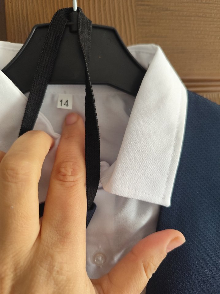 Düğmeli Lacivert Yelek ve Beyaz Gömlek Takımı - Görsel 2