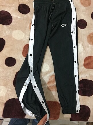 Nike nike logolu