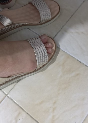 Bambi Beyaz Dolgu Topuklu Kadın Sandalet