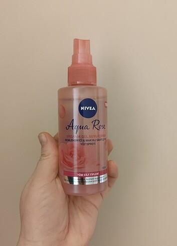 Nivea Aqua Organik Gül suyu içeren nemlendirici yüz spreyi