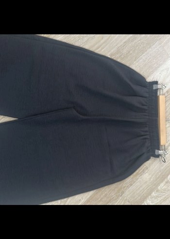 Kadın Siyah Piliseli Salaş Kumaş Pantolon - Görsel 3