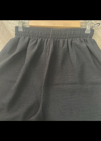 Kadın Siyah Piliseli Salaş Kumaş Pantolon - Görsel 4