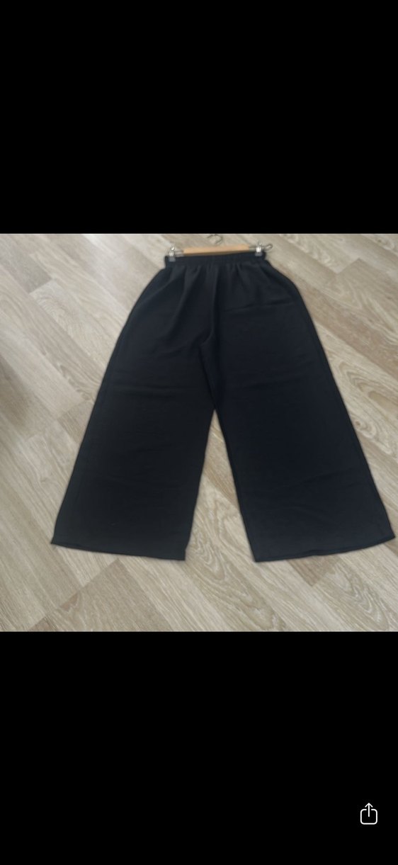 Kadın Siyah Piliseli Salaş Kumaş Pantolon - Görsel 2