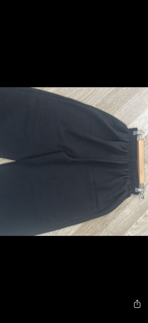 Kadın Siyah Piliseli Salaş Kumaş Pantolon - Görsel 3