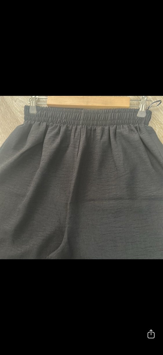 Kadın Siyah Piliseli Salaş Kumaş Pantolon - Görsel 4