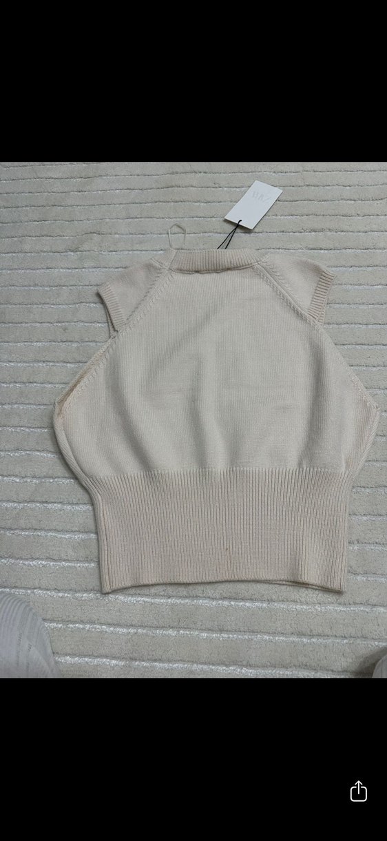 Bej Kadın Kolsuz Yün Triko - Görsel 3