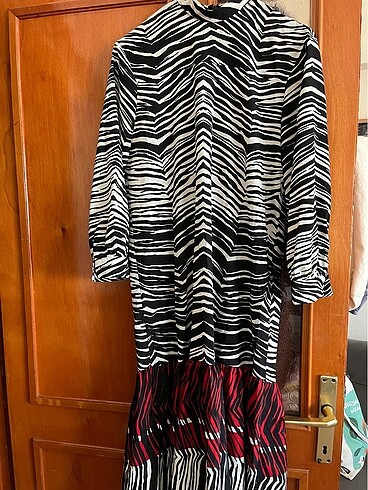 Zebra desenli elbise