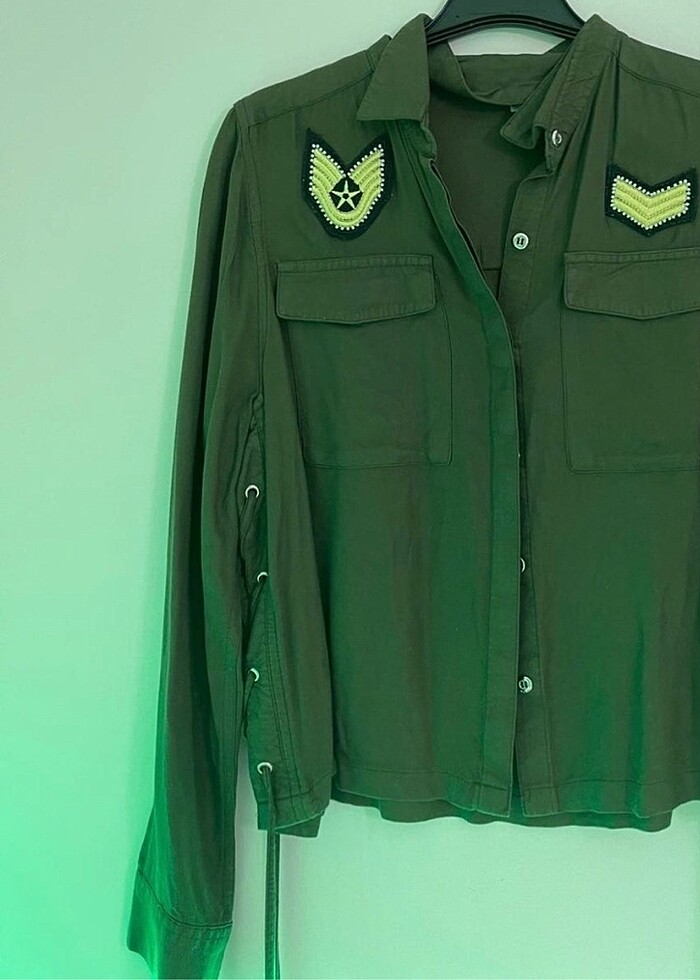 H&M Armalı Yeşil Gömlek - Görsel 2