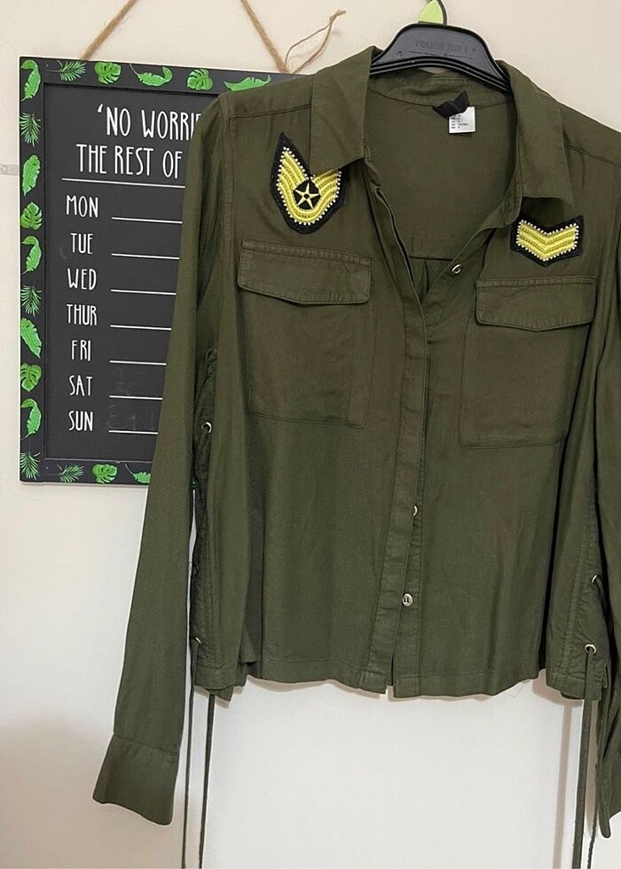 H&M Armalı Yeşil Gömlek - Görsel 4
