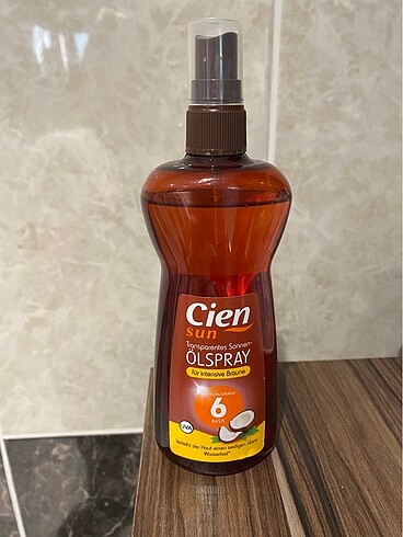Cien güneş koruyucu spreyi