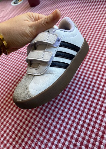 27 Beden Erkek Çocuk Beyaz Adidas Spor Ayakkabı