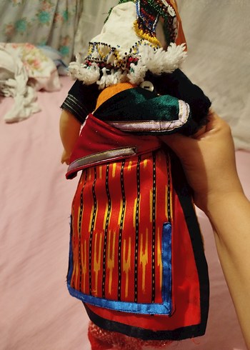 Renkli Geleneksel Kıyafetli Bebek - Görsel 9