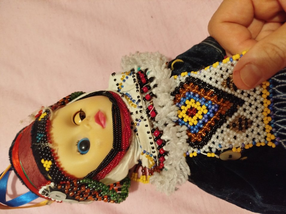 Renkli Geleneksel Kıyafetli Bebek - Görsel 2