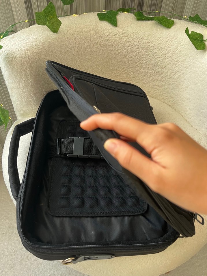 Laptop Çantası - Görsel 3