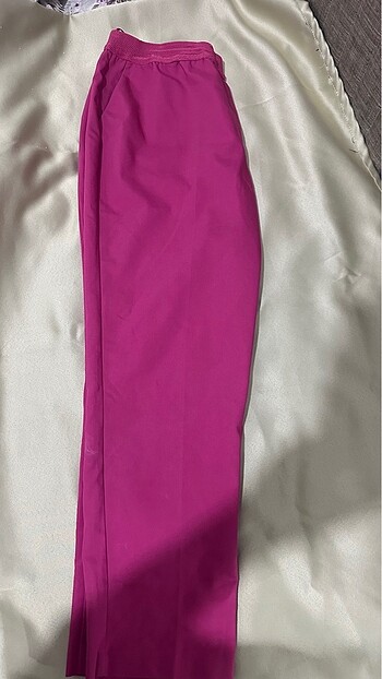 Adl pembe pantolon