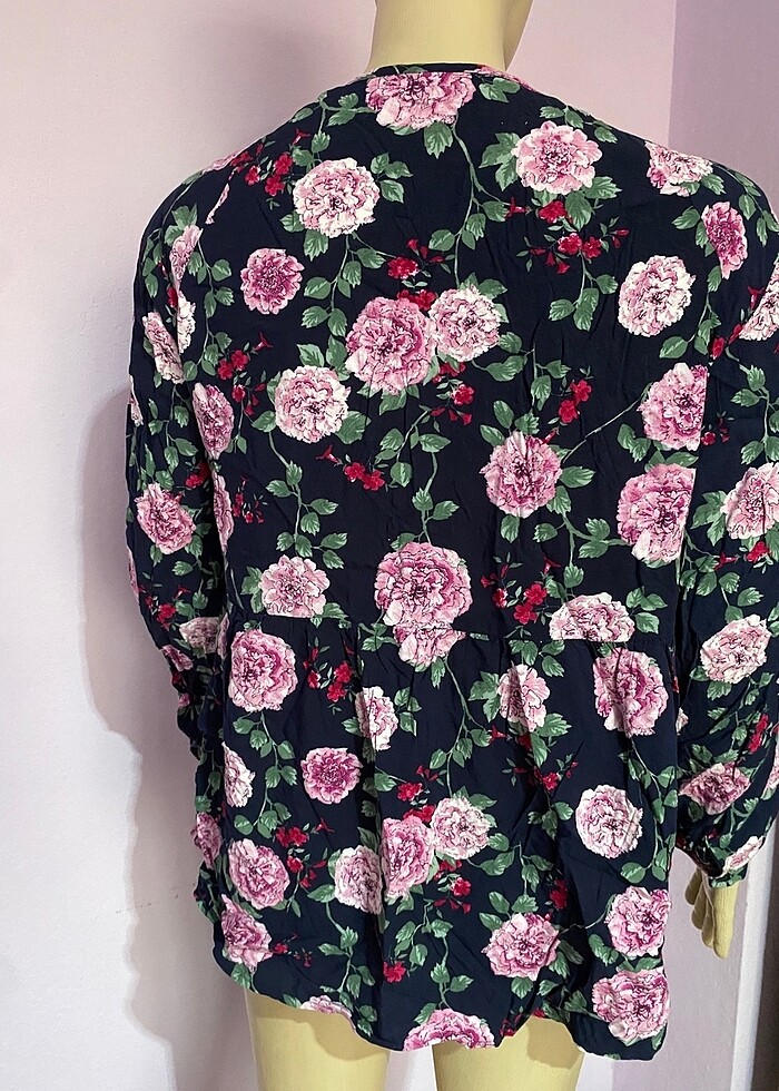 Çiçekli gömlek - Görsel 4