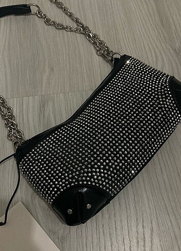  Beden Bershka Etiketli canta