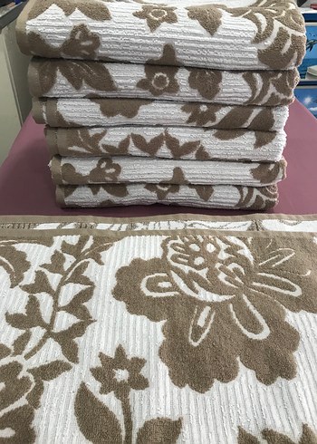 Kahverengi Çiçek Desenli Havlu - Görsel 3