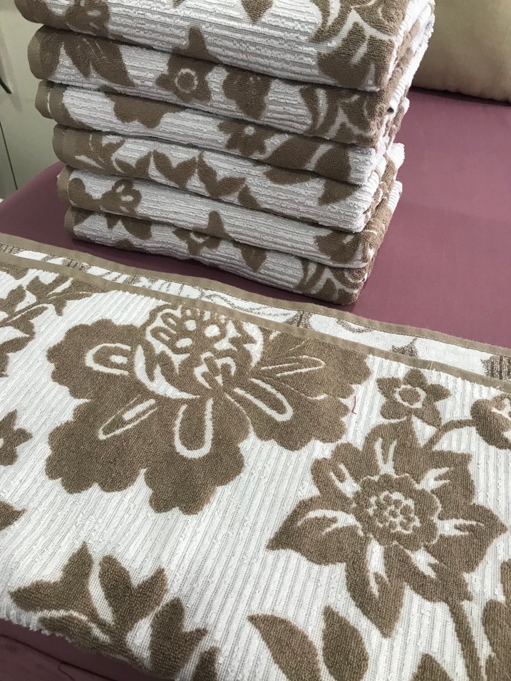 Kahverengi Çiçek Desenli Havlu - Görsel 2