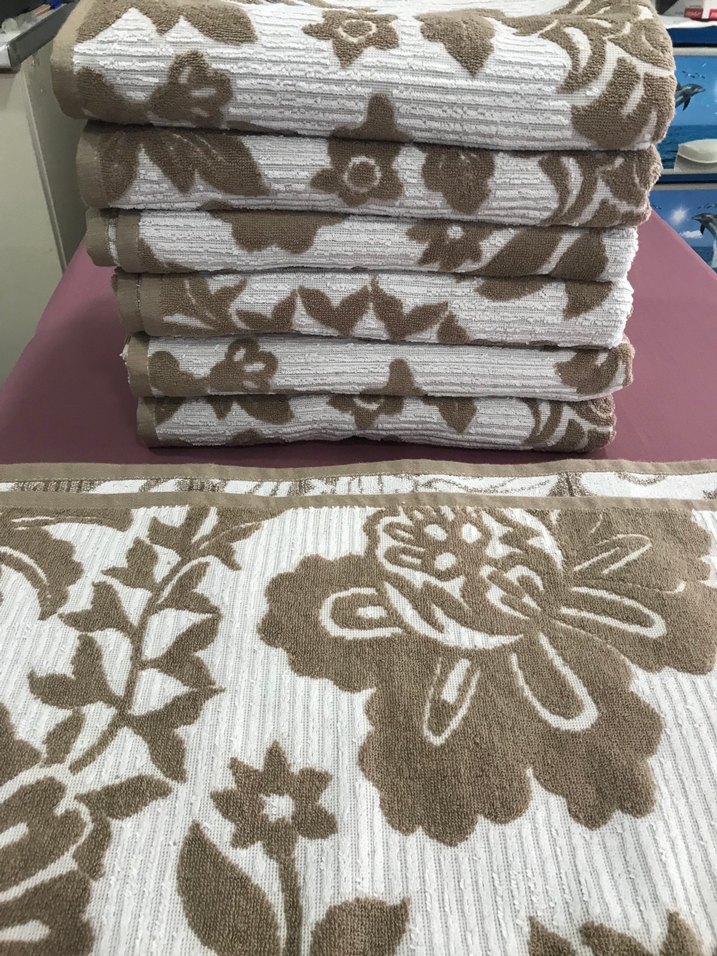 Kahverengi Çiçek Desenli Havlu - Görsel 3