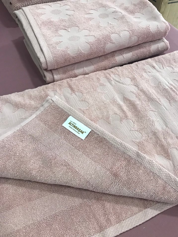 Pembe Çiçek Desenli Havlu - Görsel 2