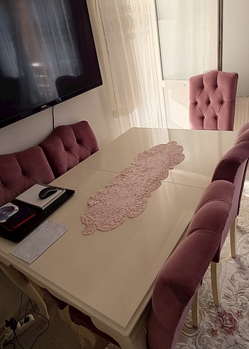 Pembe Kadife Sandalyeli Yemek Masası Takımı